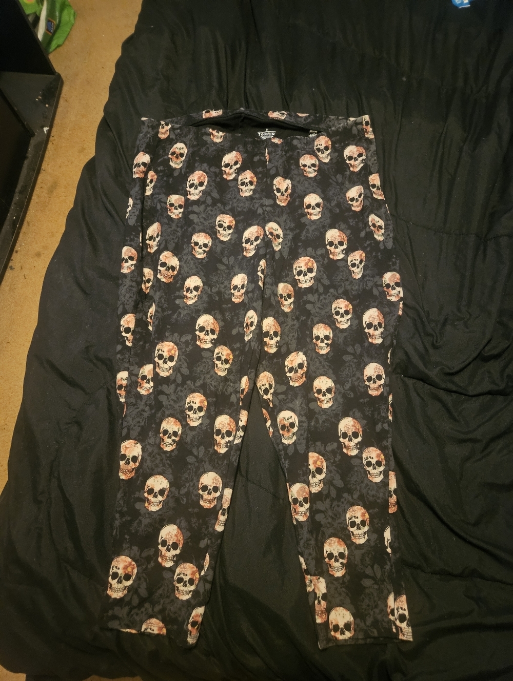 Torrid Full Lenth Skull Leggings Plus Size 3. Black with Skulls
